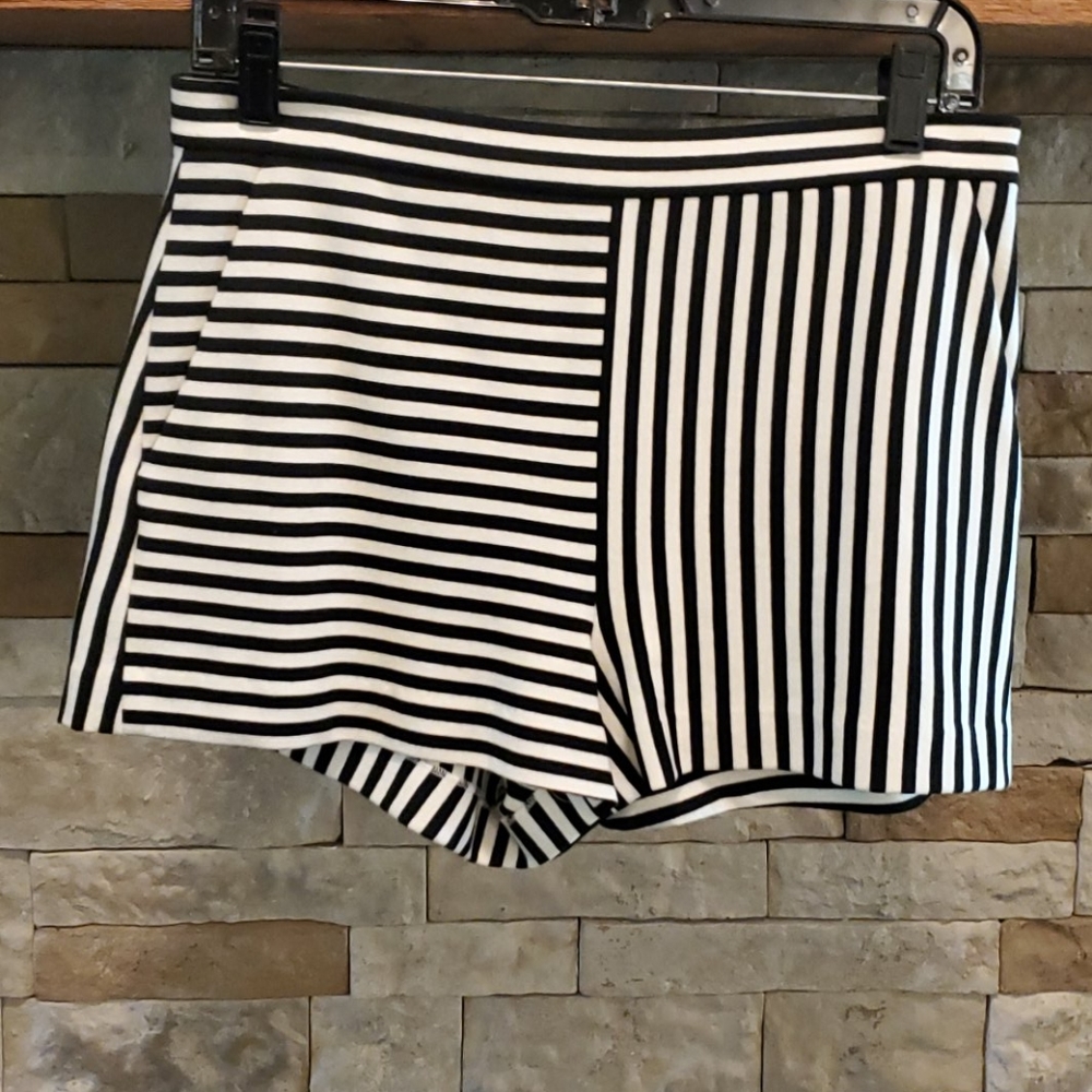 NWOT TIBI OF NEW YORK SHORTS 2 - Picture 3 of 14